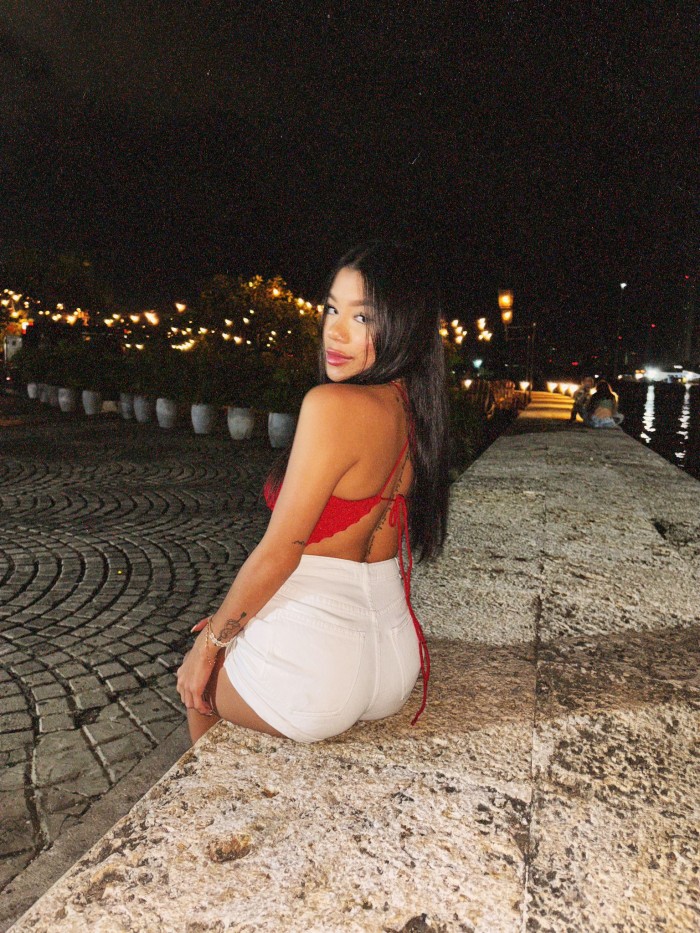 Nikol – segunda foto